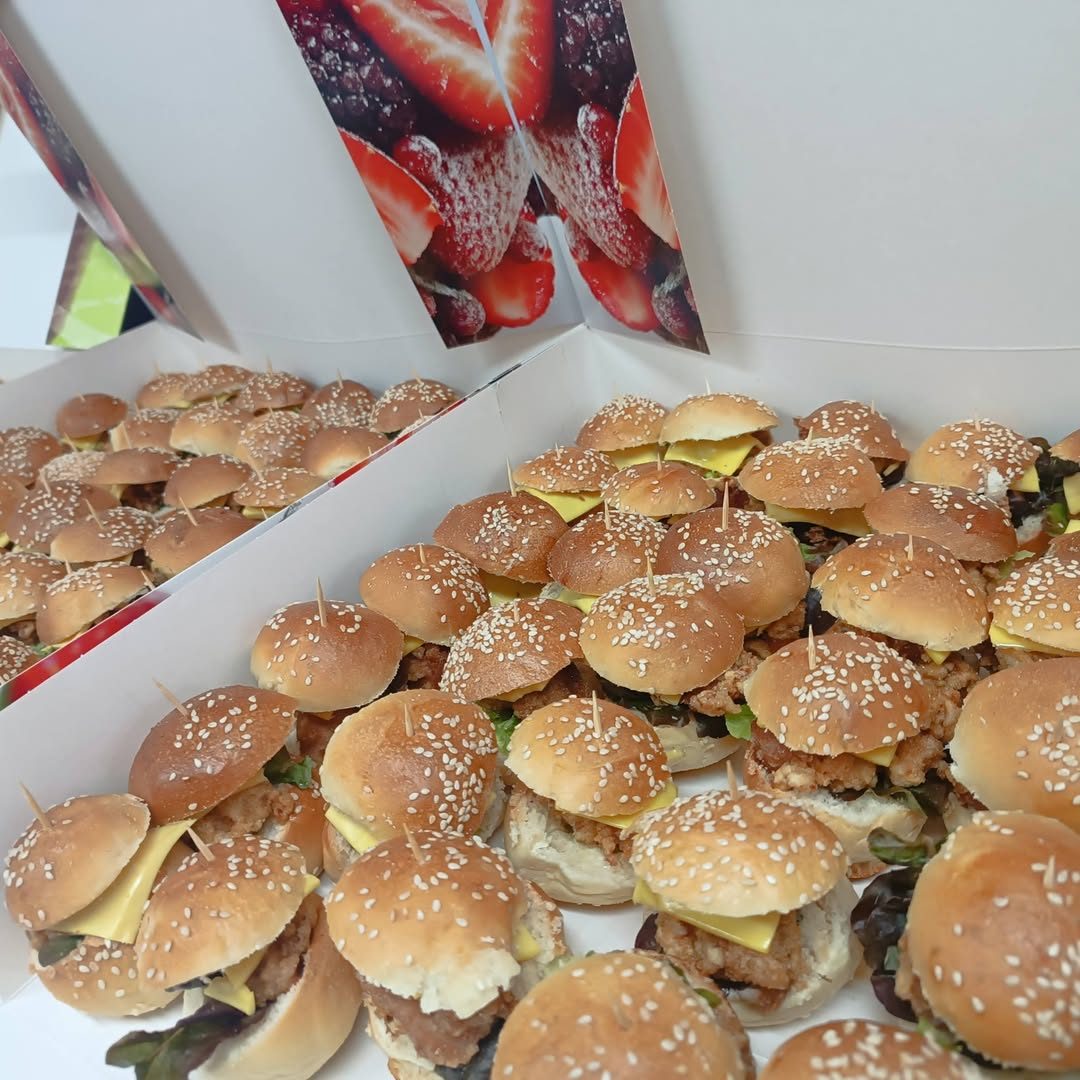 Plateau de mini-burgers au poulet et fromage